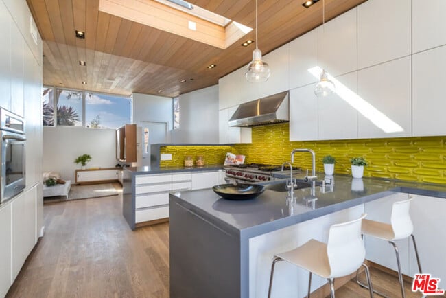 Foto del edificio - 4014 Colonial Ave