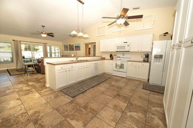 Building Photo - 7125 Carlowe Ave