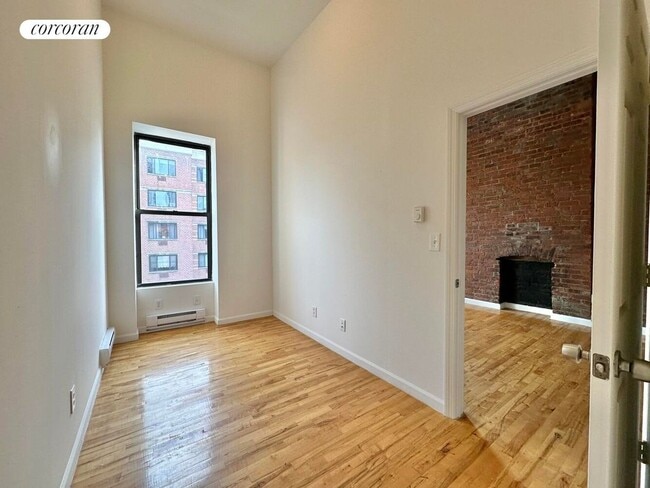 Building Photo - 215 E 118th St