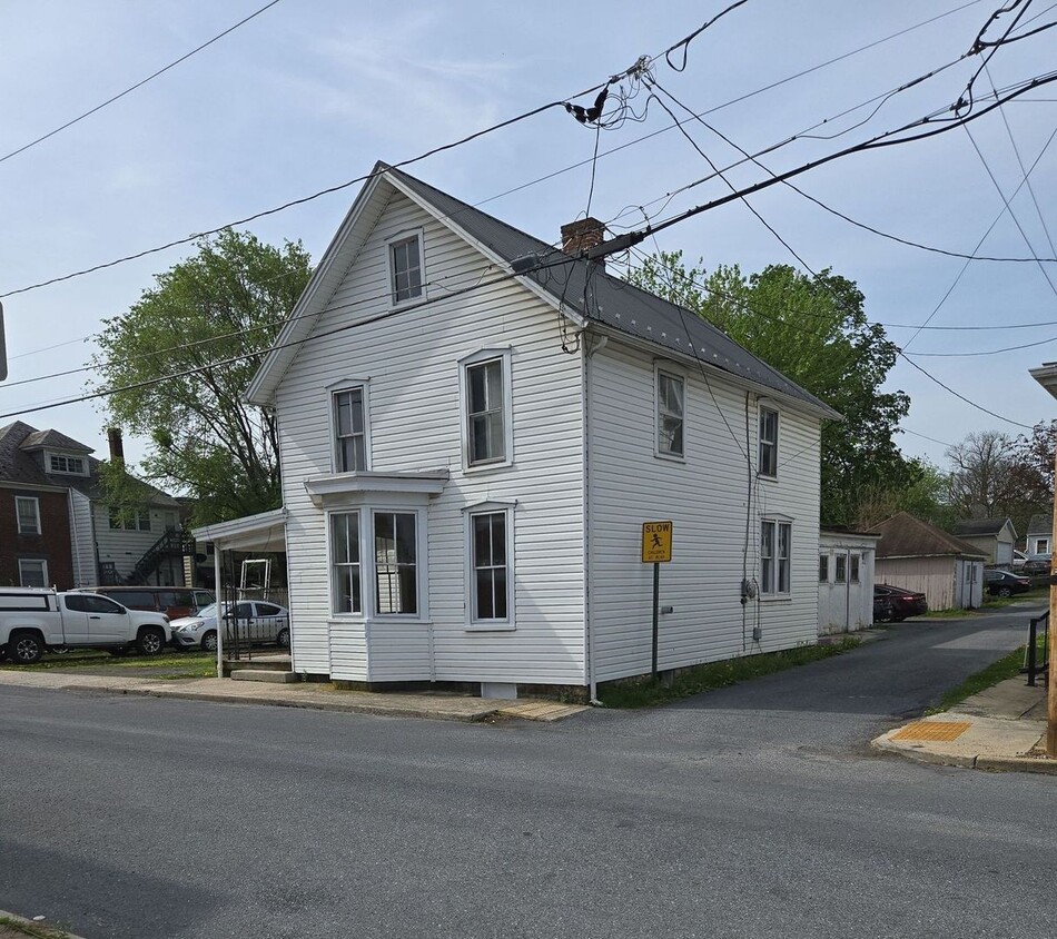 Building Photo - 2 Bedroom Single Family Home in Chambersburg Borough