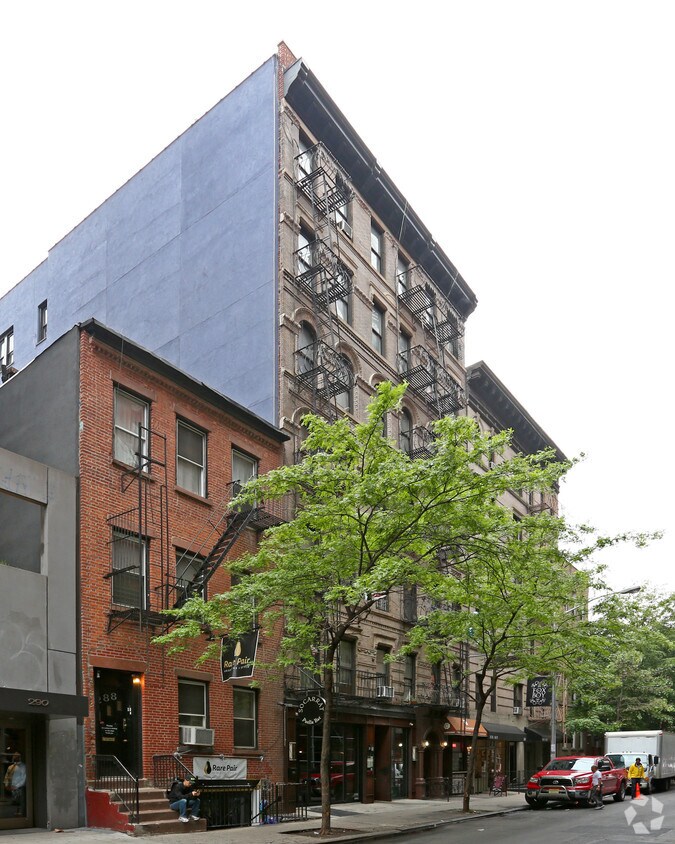 Building Photo - 284 Mulberry St