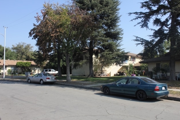 Primary Photo - 435-440 Sandia Ave
