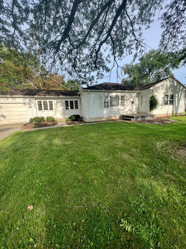 Primary Photo - NEW LISTING! 3 BEDROOM HOUSE!