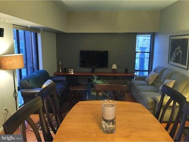 Building Photo - 130 Spruce St