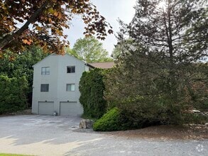 Building Photo - 5 Leland Farm Rd