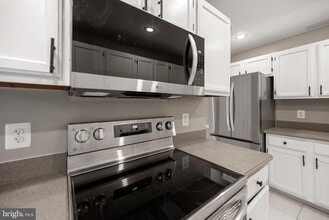 Building Photo - 6104 Old Brentford Ct