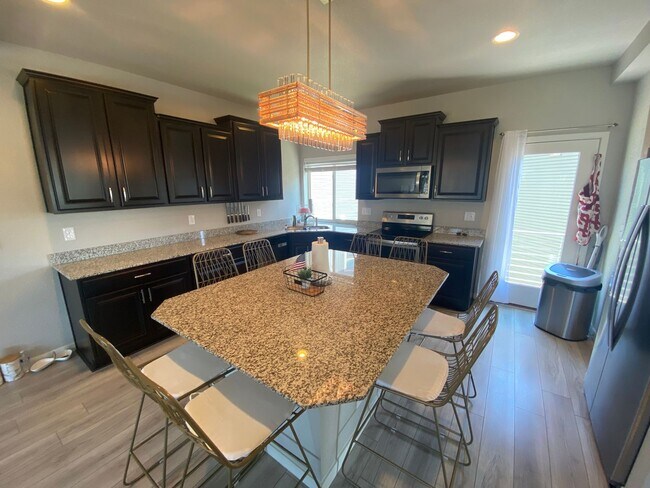 Foto del edificio - Beautiful 3 bedroom Carriage House in Banning Lewis Ranch!!!!