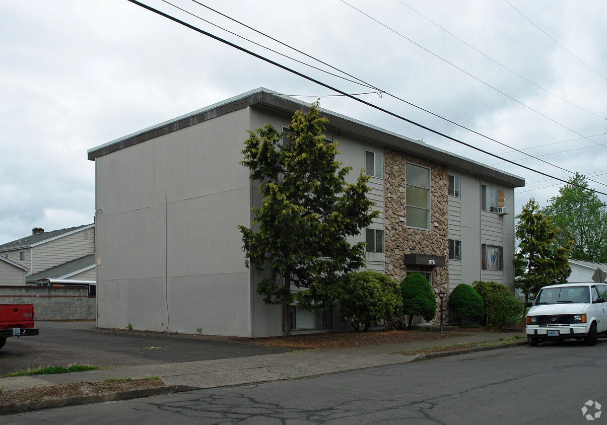 Building Photo - 978 NW Cleveland Ave