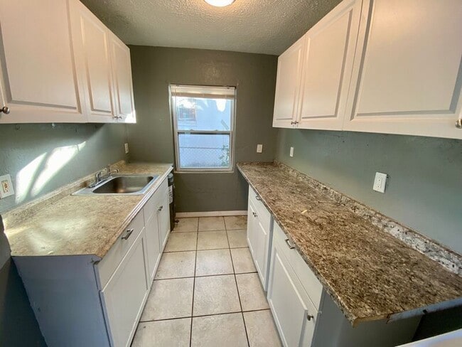 Building Photo - 4246 Minoso St