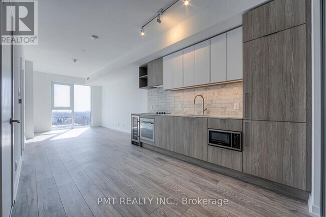 Building Photo - 2020 Bathurst St