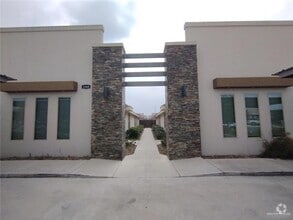 Building Photo - 1508 Coyote Hls