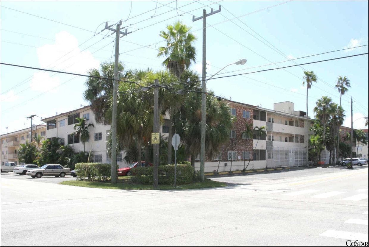 Building Photo - Colonial Sunset Apartments
