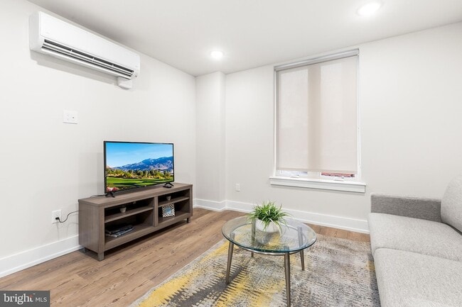 Photo - 214 Vine St House