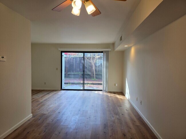 Foto del edificio - 121 Elbridge Ave