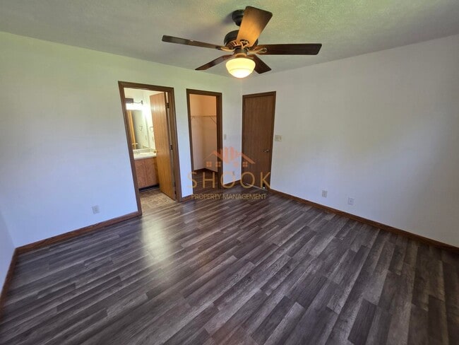 Building Photo - 3BR/2BA in East Side Lexington Farms!