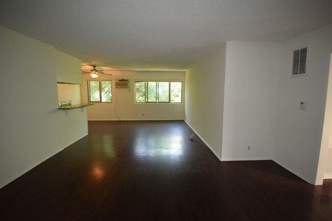 Building Photo - 10745 Hortense St