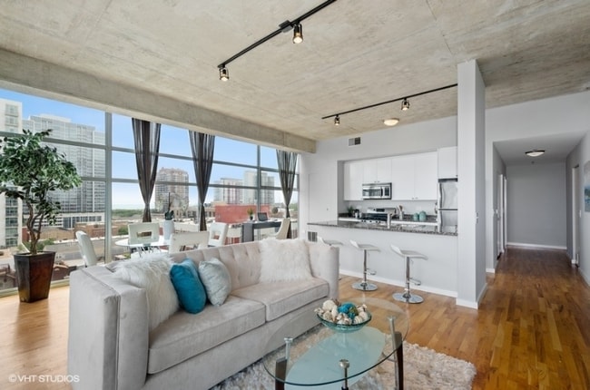 Photo - 1620 S Michigan Ave Apartment