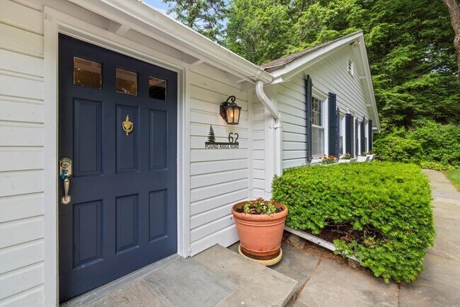 Foto del edificio - 62 Pound Ridge Rd