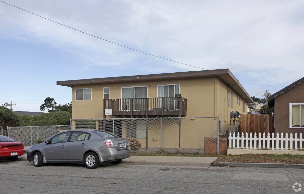 Building Photo - 1251 Playa Ave
