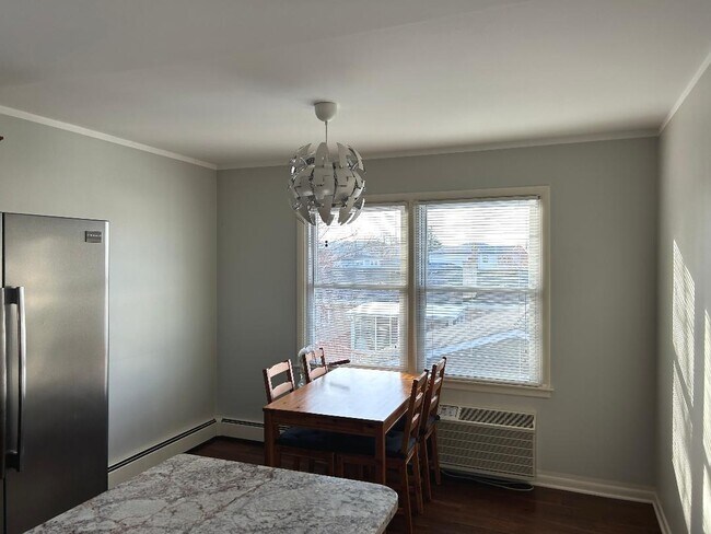 Building Photo - 9246 Courtland Dr