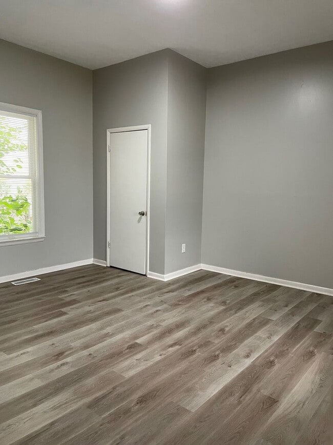 Foto del edificio - 592 E 3rd Ave