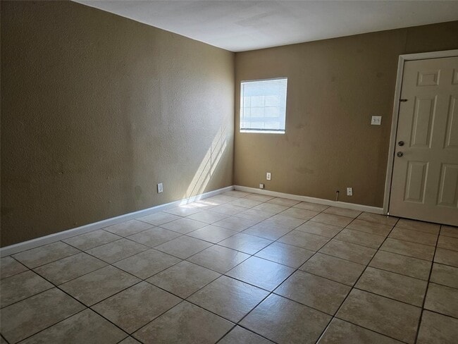 Building Photo - 1502 Oleander