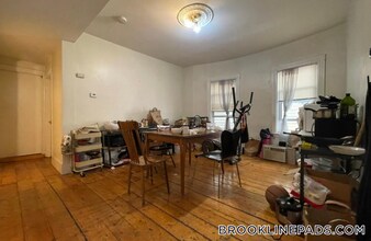 Building Photo - 129 Brook St