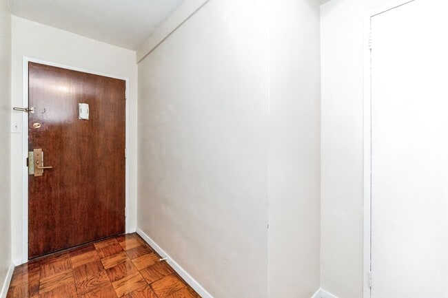 Building Photo - Cozy Waterfront Studio Apartment w/ All Ut...