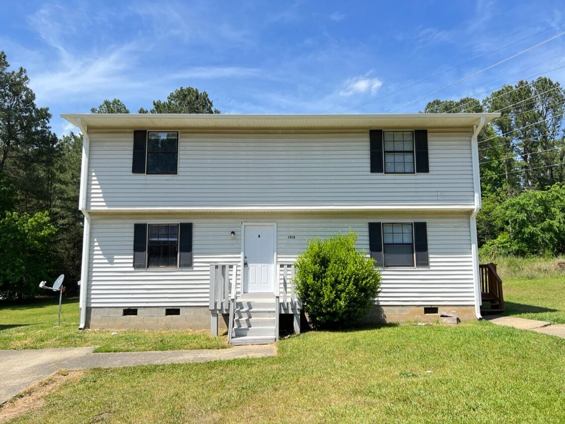 Updated 2 Bedroom Duplex in Durham - Updated 2 Bedroom Duplex in Durham
