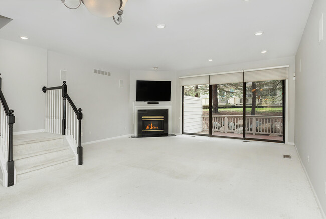 Building Photo - 908 Upper Scotsborough Way