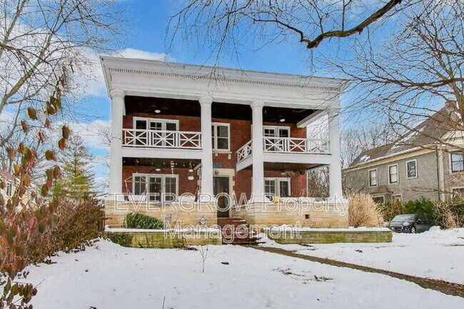 Foto del edificio - 945 Woodruff Place Middle Dr