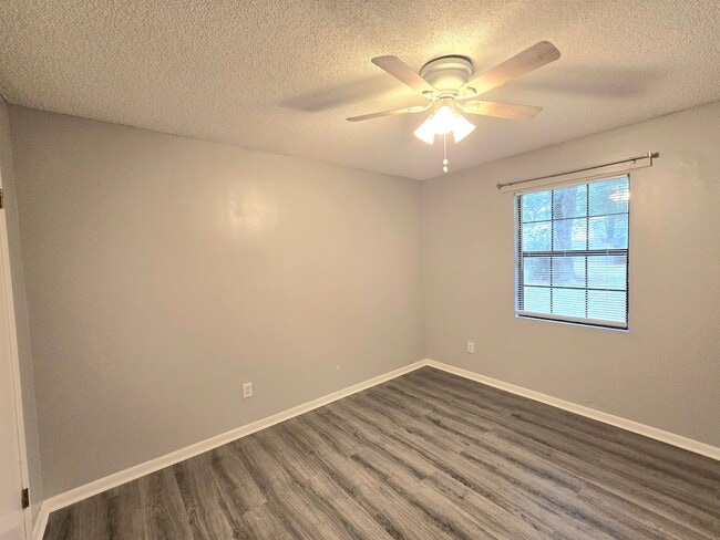 Building Photo - Affordable 2-Bedroom Duplex in Milton