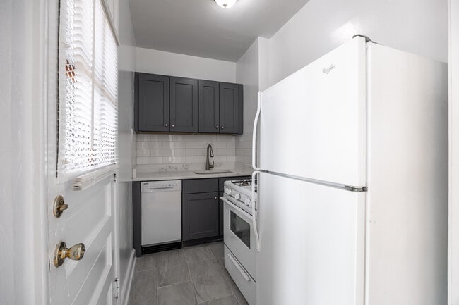 Building Photo - 1321 W Estes Ave
