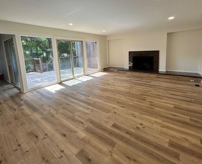 Foto del edificio - Upper East/Mission Area 3 Bedroom Home - Available Mid-August