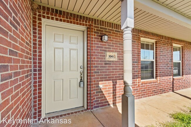 Building Photo - 3 br, 2 bath House - 1041 Sara Beth
