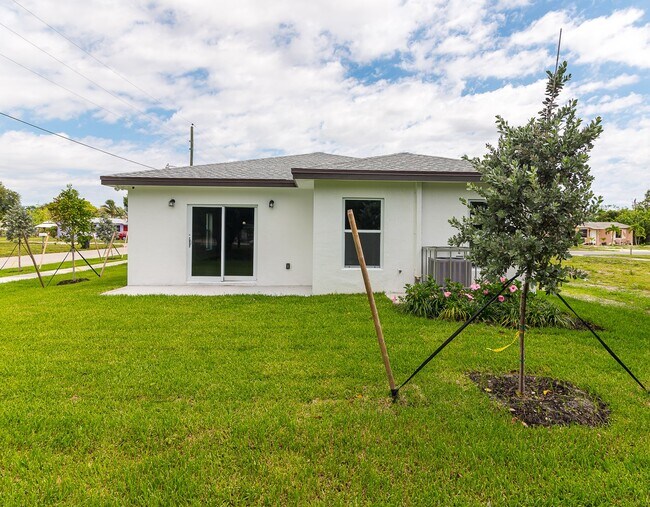 Foto del edificio - 2360 NW 14th St