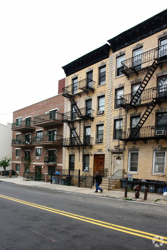 Building Photo - 319 20th St