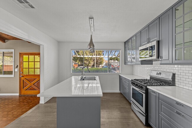 Foto del edificio - 8027 Handley Ave