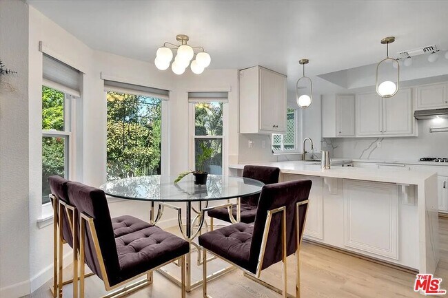 Foto del edificio - 7939 W 80th St