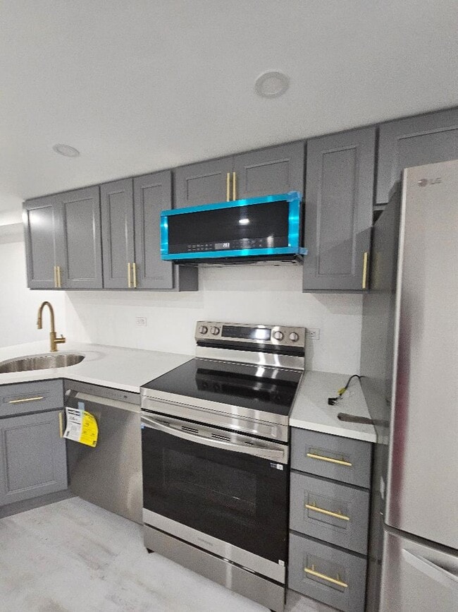 Foto del edificio - 745 E 39th St