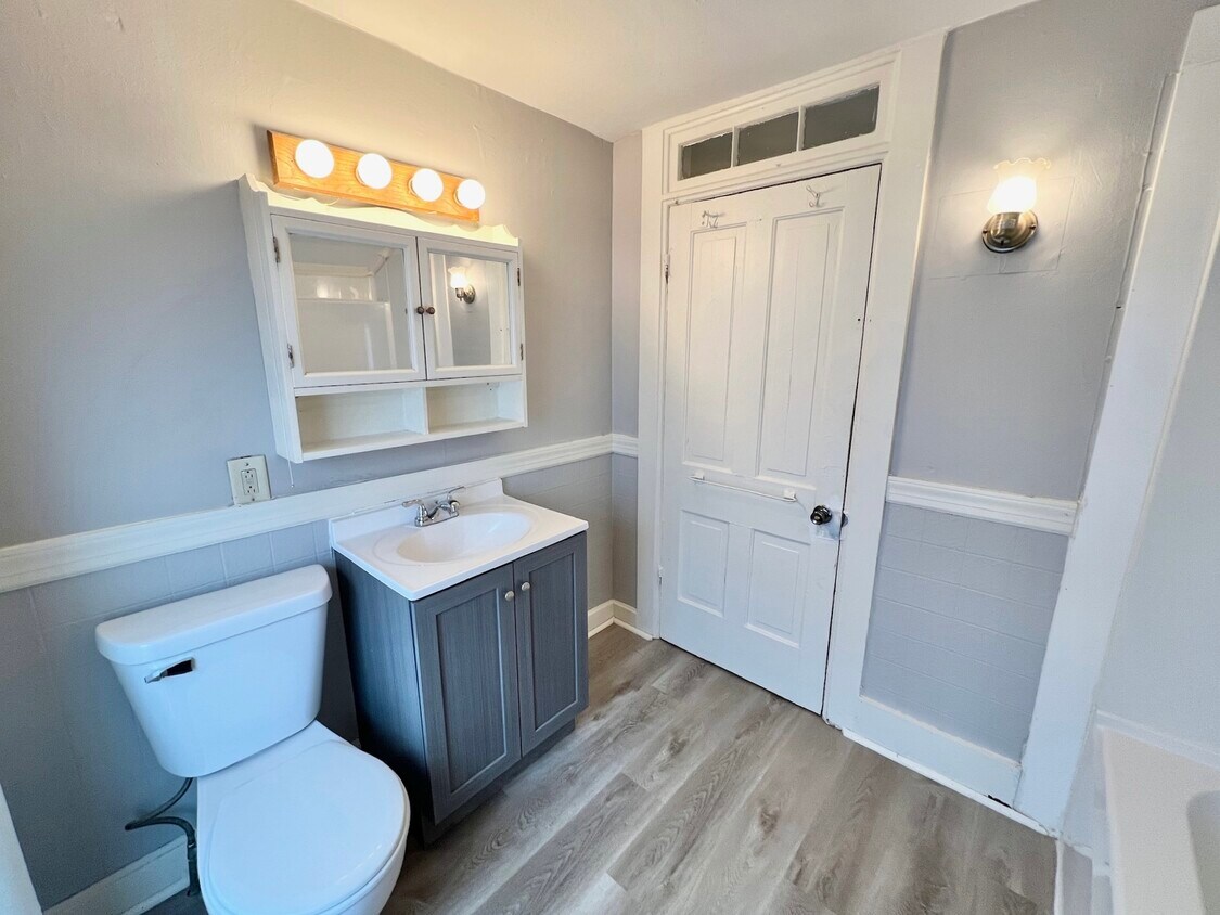 Foto principal - 164 S Locust St