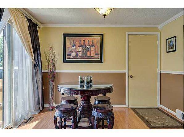 Eat in Kitchen - 120 Ellicott Creek Rd