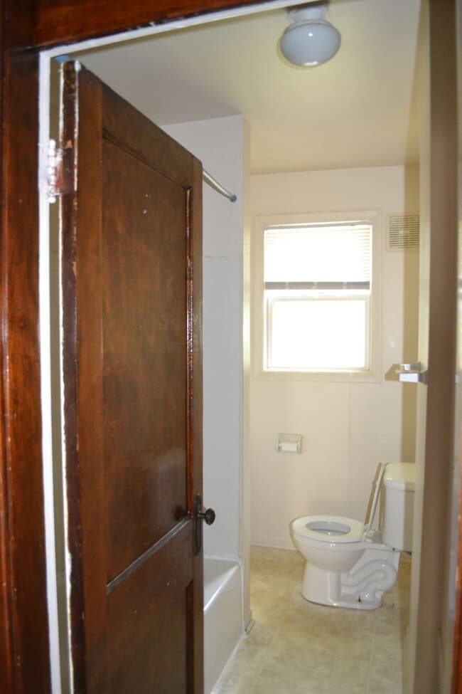 Foto del edificio - 2285-87 Indianola Ave