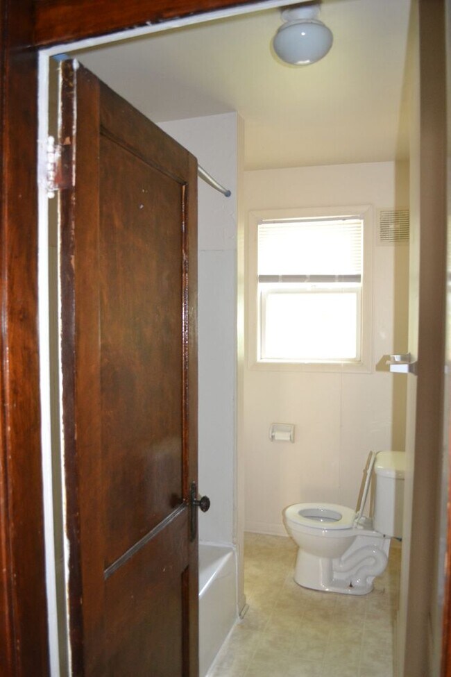 Building Photo - 2285-87 Indianola Ave