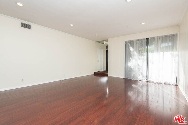 Building Photo - 4441 Cahuenga Blvd
