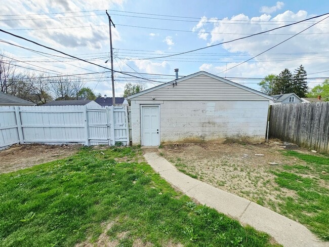 Building Photo - 2679 Azelda St