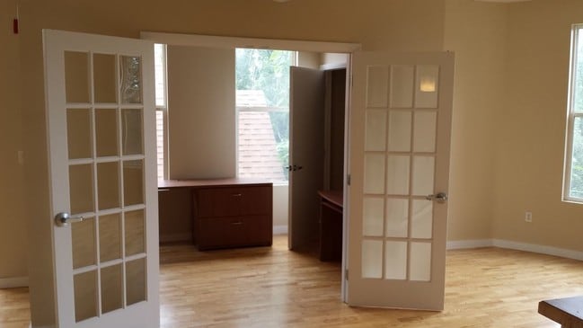 Building Photo - 2422 Tremont Pl