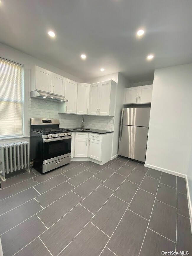 Building Photo - 67-27 52nd Ave