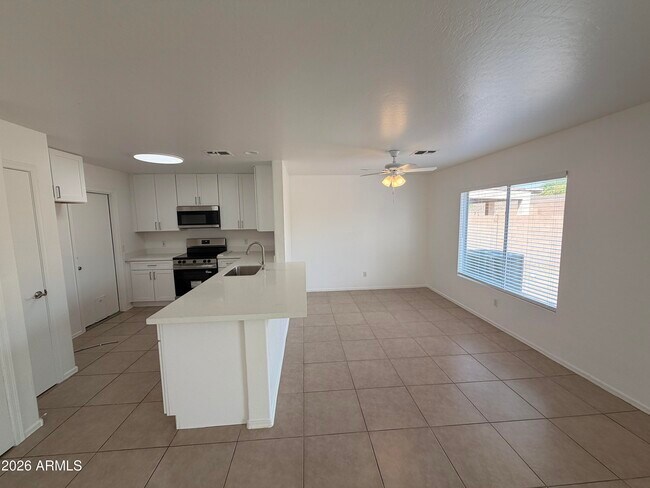 Building Photo - 12930 W Paradise Dr