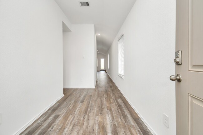 Foto del edificio - 5315 Castlebury Meadows Dr